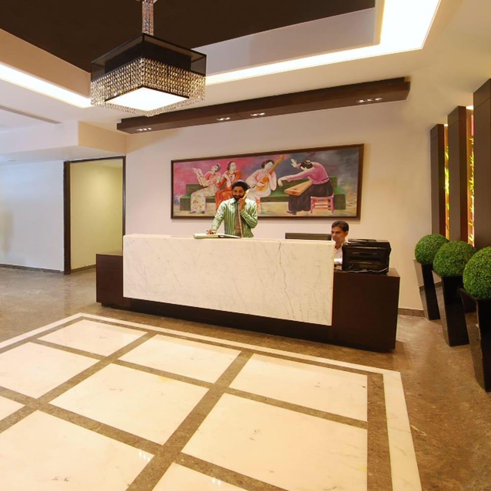 Africa Avenue Gk - 1 Hotell New Delhi Exteriör bild