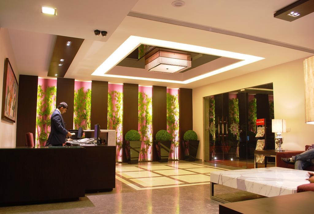 Africa Avenue Gk - 1 Hotell New Delhi Exteriör bild