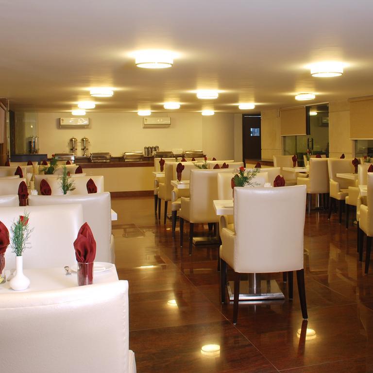 Africa Avenue Gk - 1 Hotell New Delhi Exteriör bild