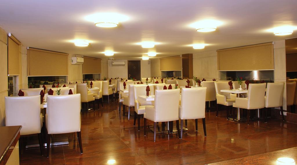 Africa Avenue Gk - 1 Hotell New Delhi Exteriör bild