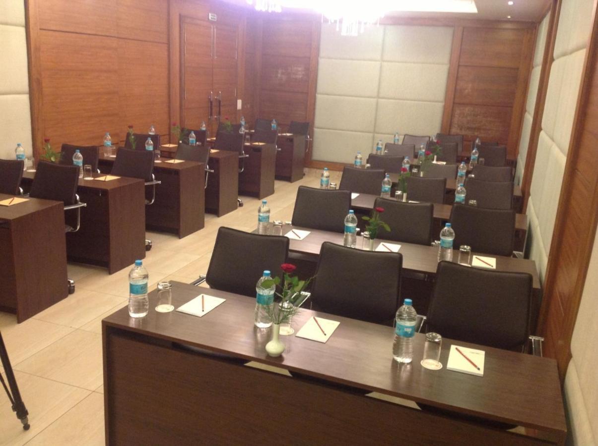 Africa Avenue Gk - 1 Hotell New Delhi Exteriör bild